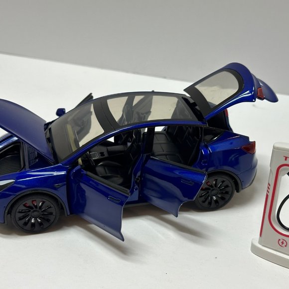1:24 Tesla Model Y Diecast With Headlight & Taillight LED Blue - Picture 4 of 8
